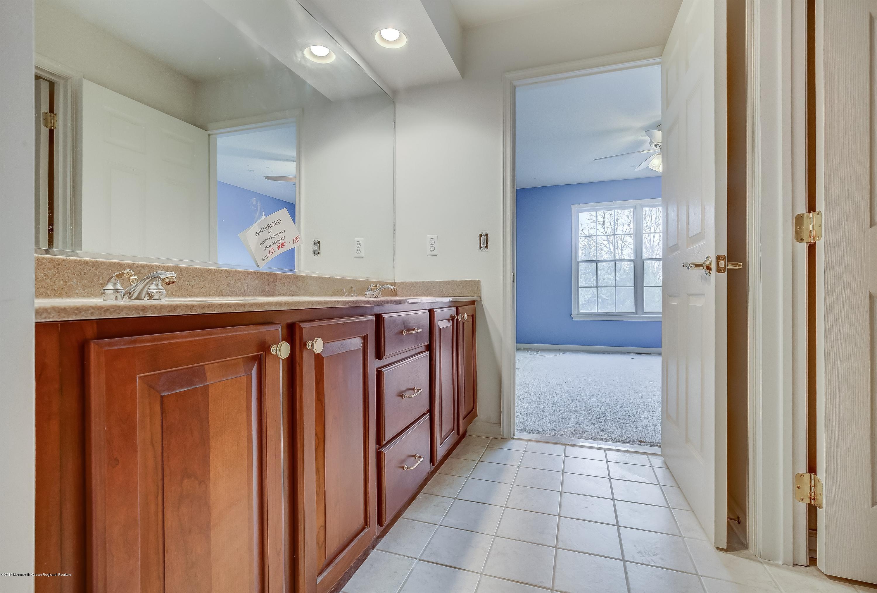 3 Kipling Court Marlboro, NJ 07746 - Photo 34 of 42 030_Jack & Jill Bath