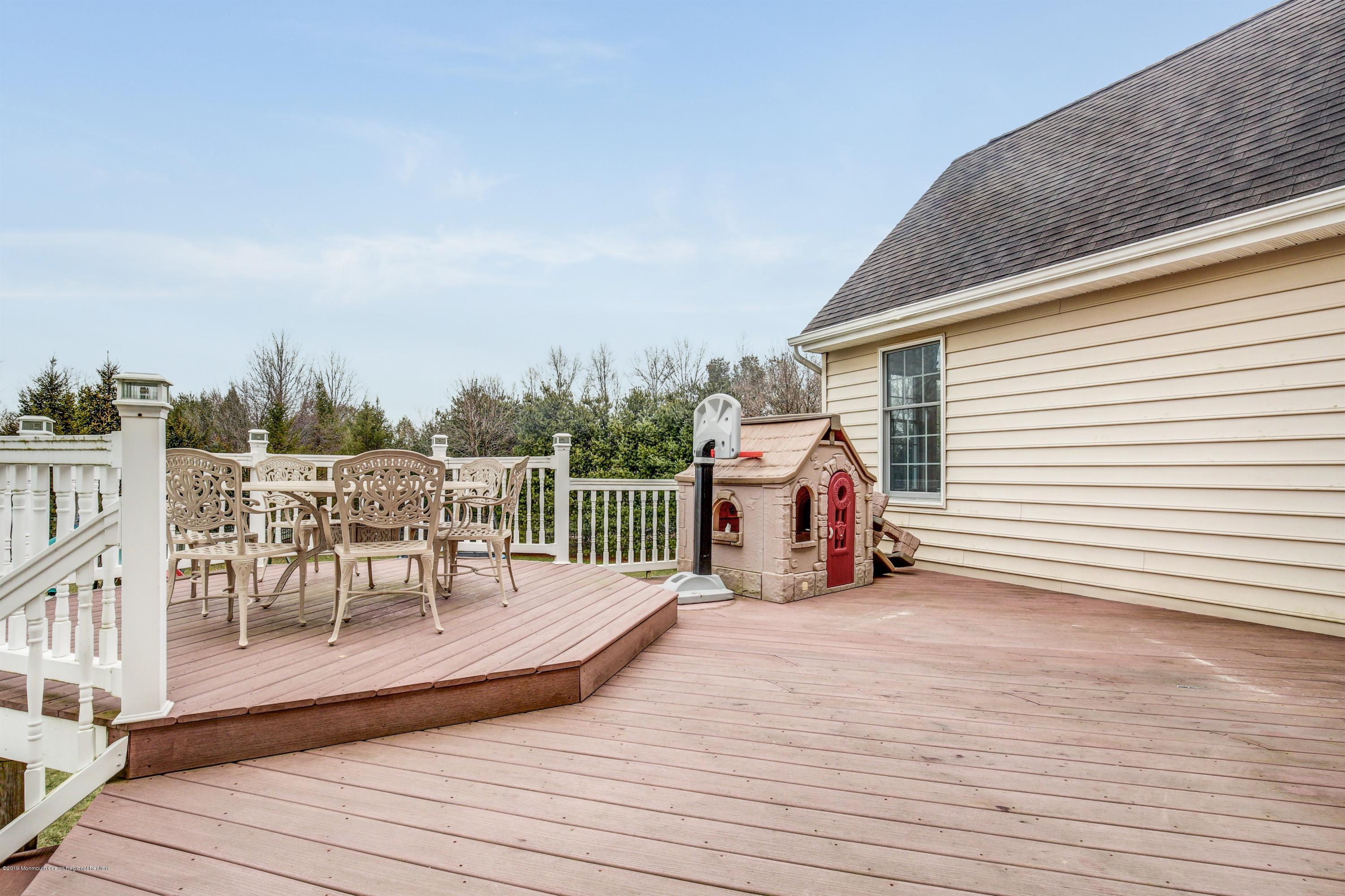 3 Kipling Court Marlboro, NJ 07746 - Photo 39 of 42 035_Backyard