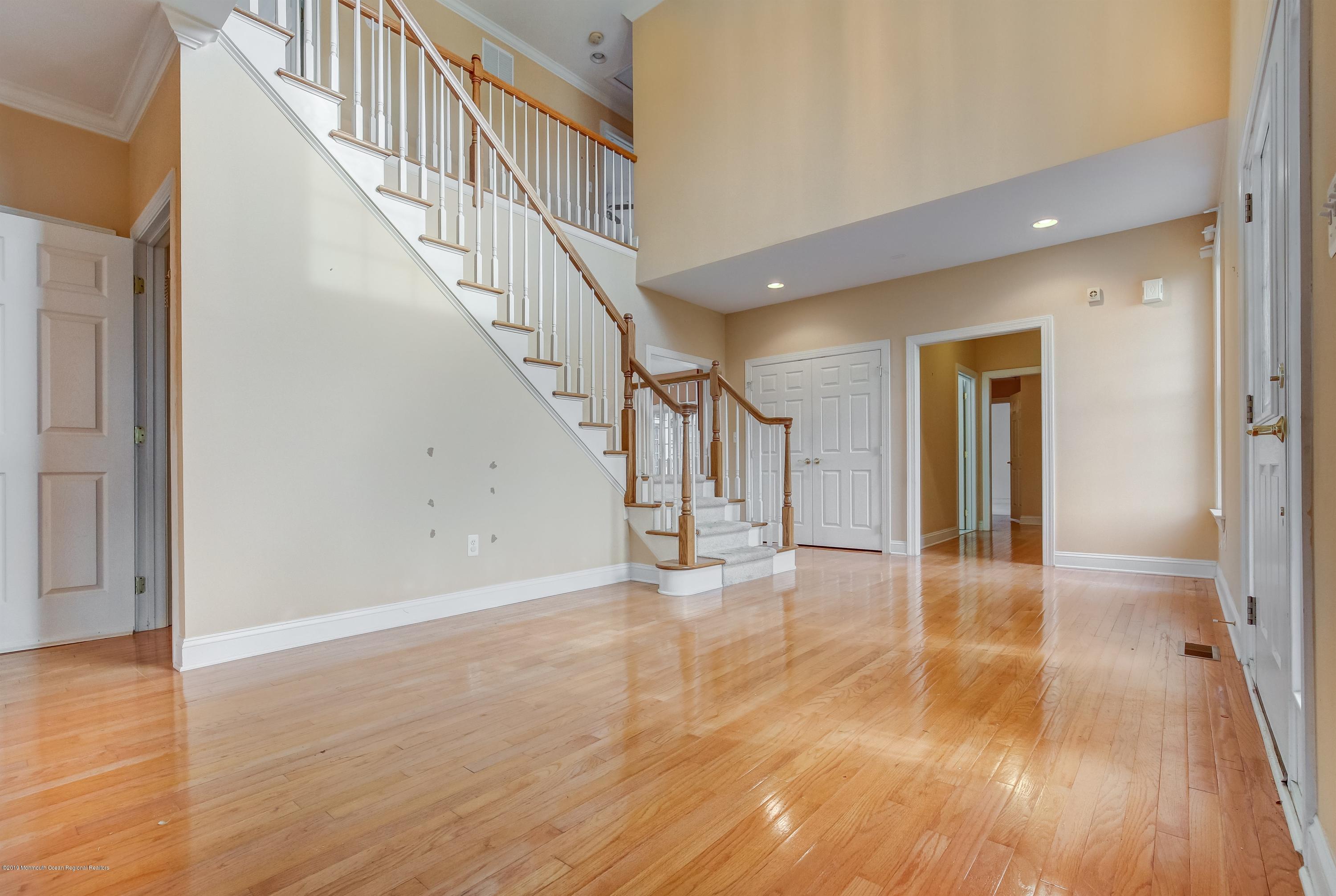 3 Kipling Court Marlboro, NJ 07746 - Photo 8 of 42 004_Foyer