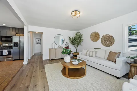 $799,950 | 15 Ward Street, Healdsburg, CA 95448