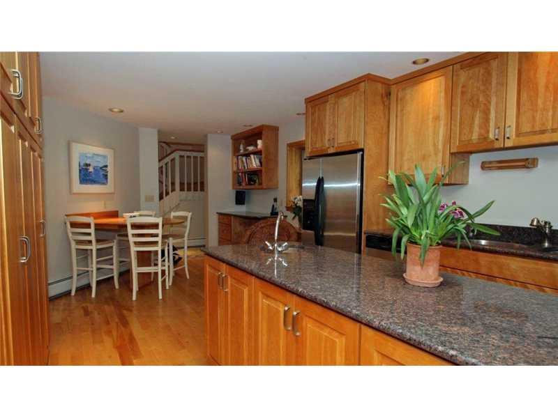 10 Stonebridge Road Cape Elizabeth, ME 04107 - Photo 19 of 30 Kitchen.