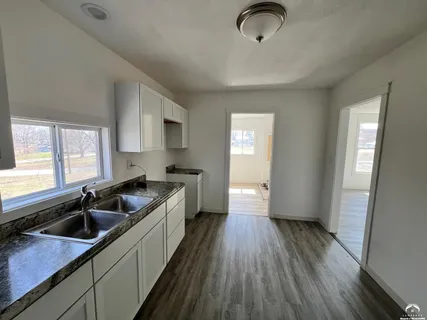 $130,000 | 302 North Iowa Street, Highland, KS 66035