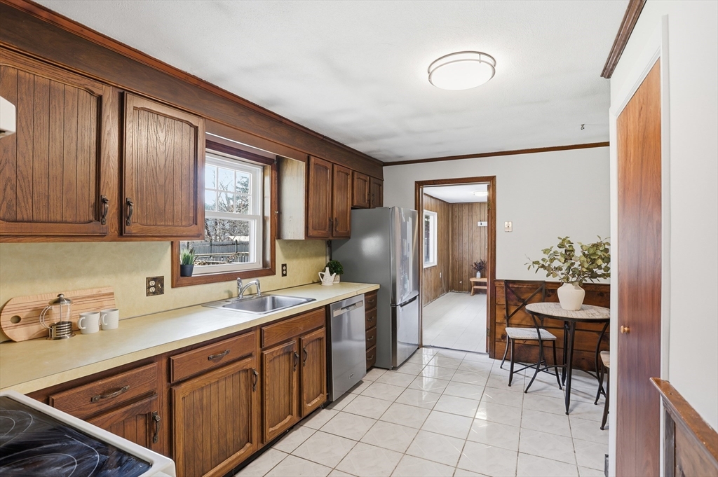 24 Clarissa Road Chelmsford, MA 01824 - Photo 9 of 26