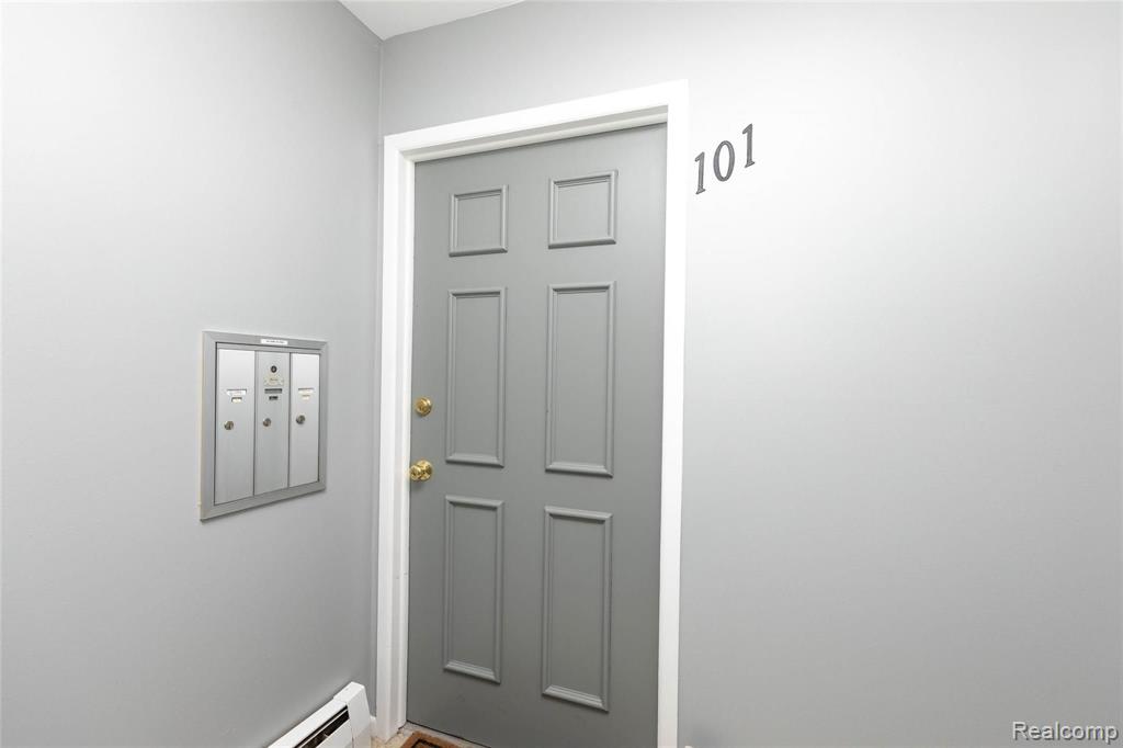 1095 Tienken Court, Unit 101 Rochester Hills, MI 48306 - Photo 3 of 19