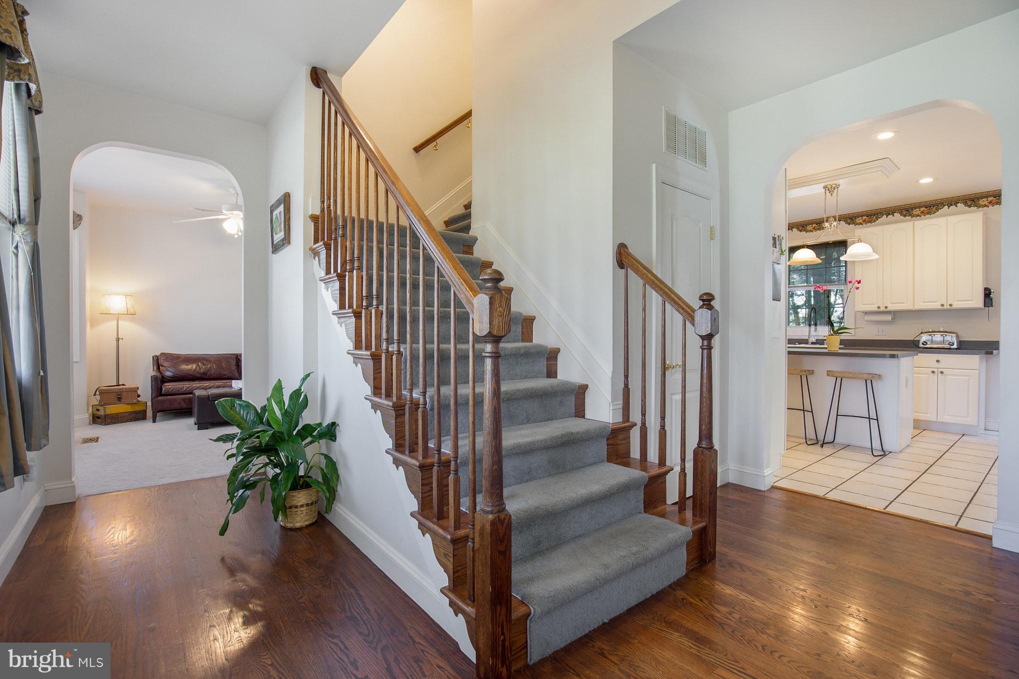268 Swaggers Point Road Solomons, MD 20688 - Photo 2 of 27 Tall ceilings and hardwood floors in the foyer.
