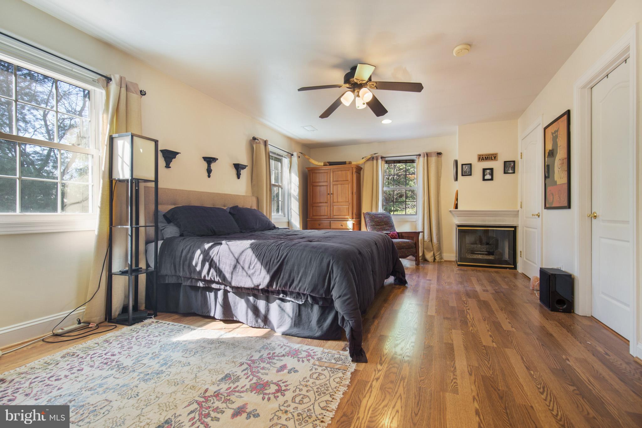 268 Swaggers Point Road Solomons, MD 20688 - Photo 12 of 27 Owner's suite w/3 walk-in closets.