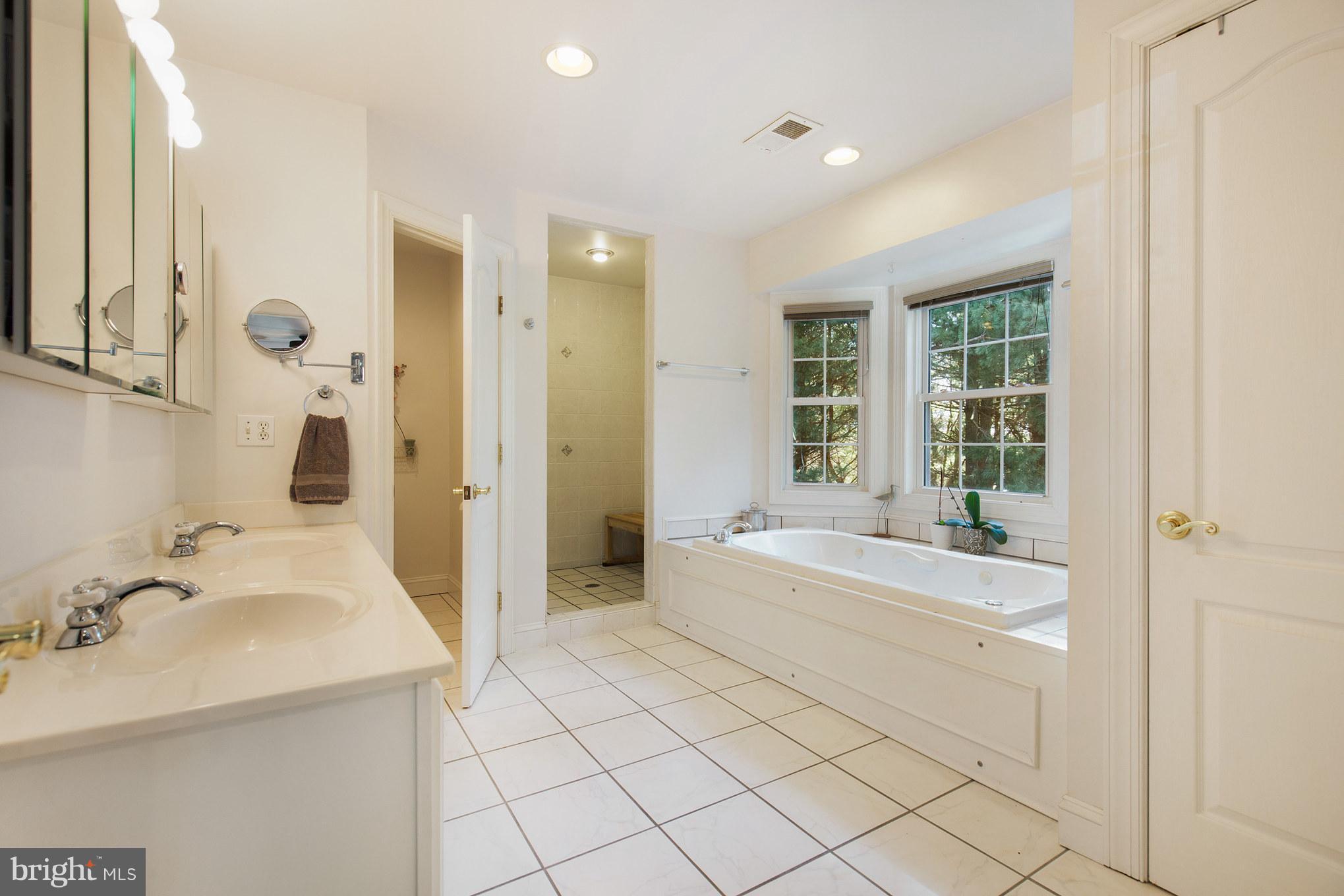 268 Swaggers Point Road Solomons, MD 20688 - Photo 15 of 27 Owner's suite retreat!