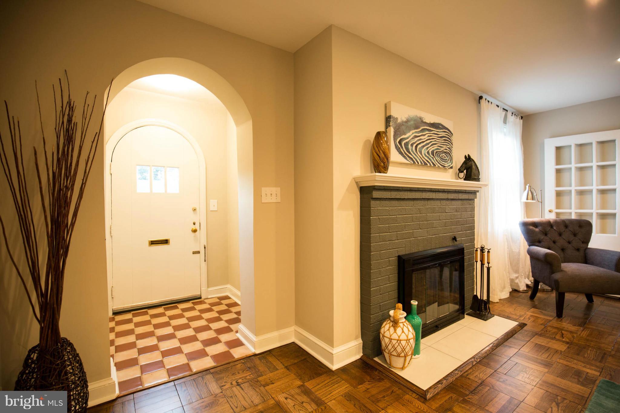 9213 Bradford Road Silver Spring, MD 20901 - Photo 3 of 30 Living Room