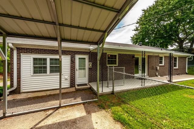 $279,900 | 4725 Austin Peay Highway, Westmoreland, TN 37186