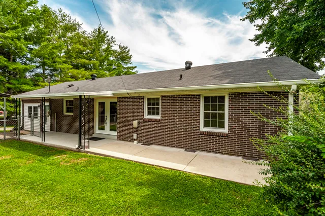 $279,900 | 4725 Austin Peay Highway, Westmoreland, TN 37186