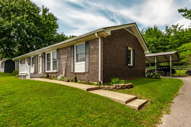 $279,900 | 4725 Austin Peay Highway, Westmoreland, TN 37186