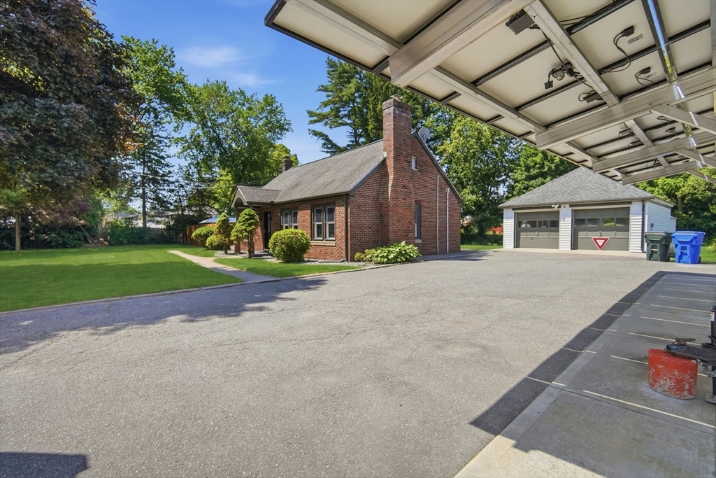 958 Parker Street Springfield, MA 01129 - Photo 2 of 34