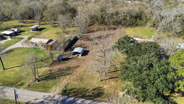 a view of yard with green space