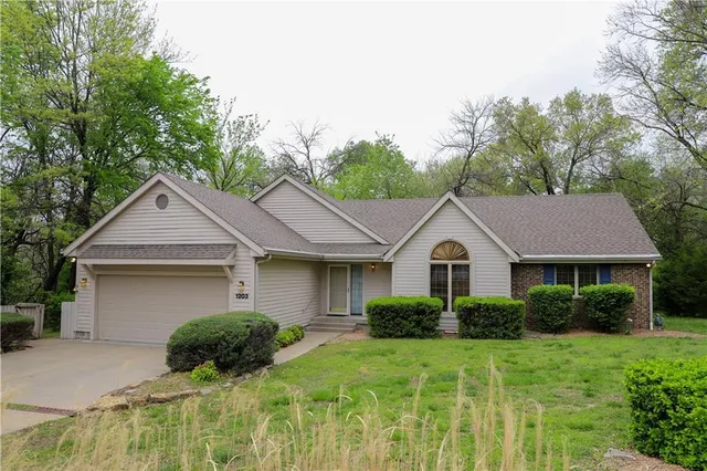 $289,900 | 1203 East Quincy Street, Pittsburg, KS 66762