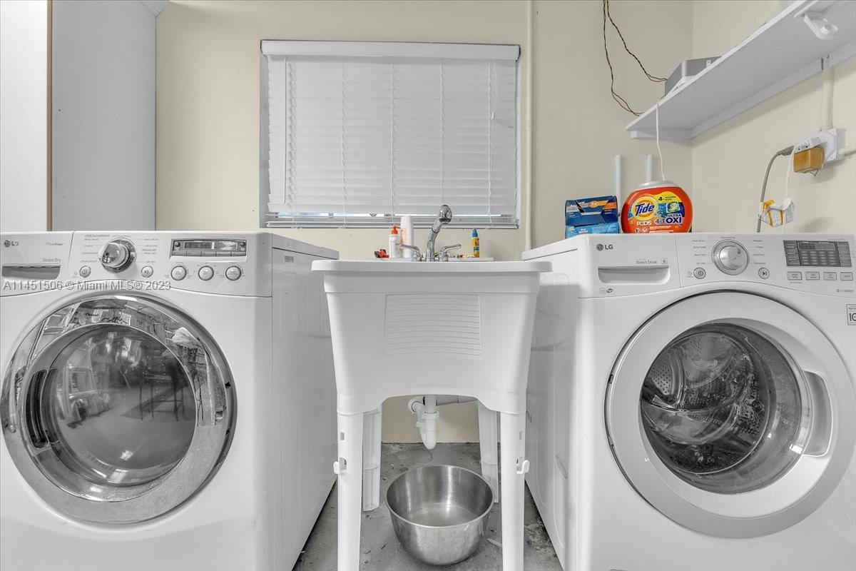 4103 Polk Street Hollywood, FL 33021 - Photo 35 of 55 a utility room with dryer and washer