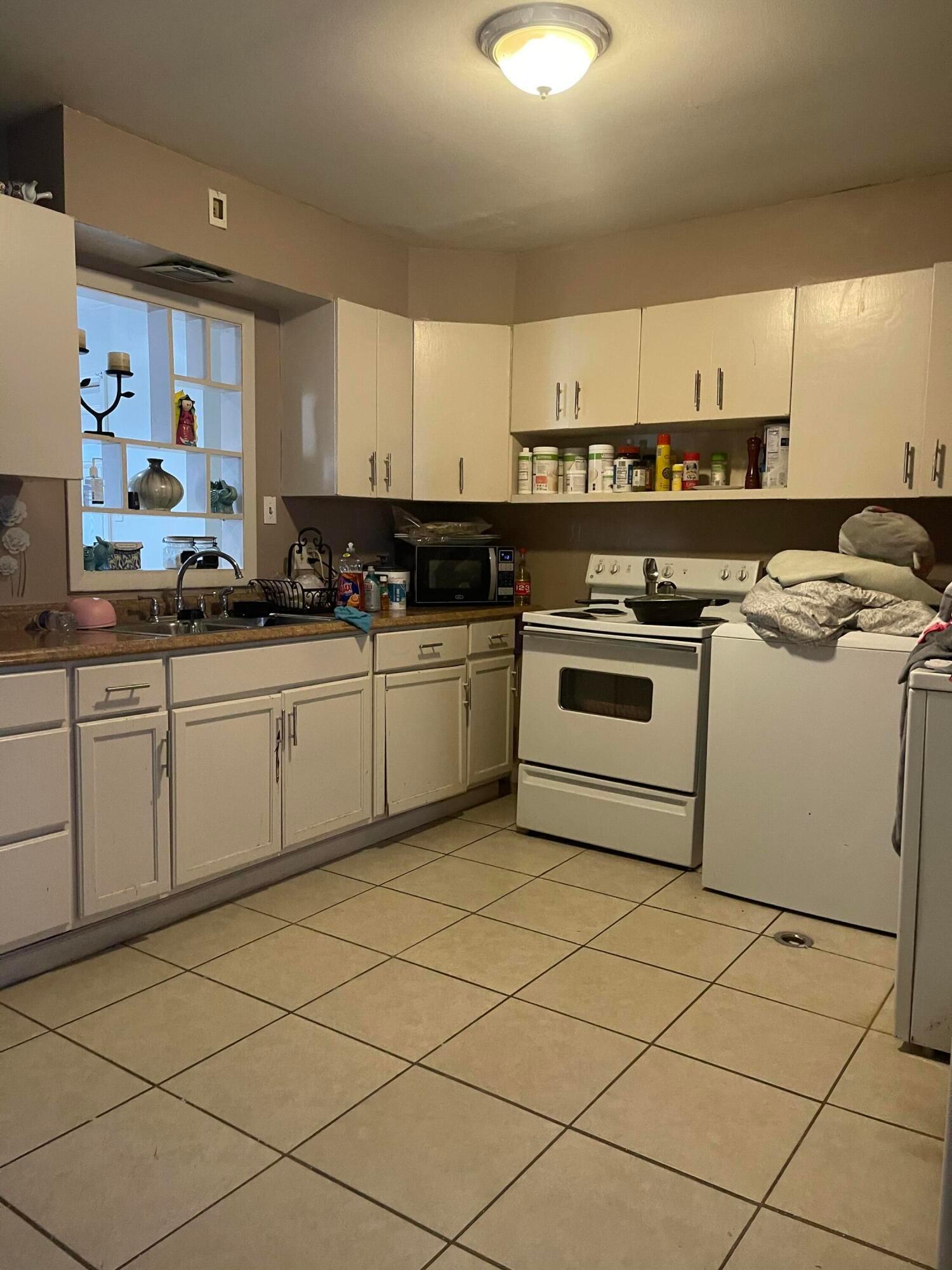215 Danhurst Road Columbus, OH 43228 - Photo 6 of 40 529943C8-20E8-4B93-B6C2-E90A51974EAE