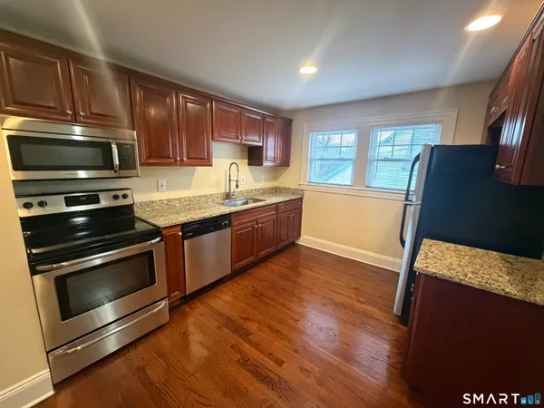 $2,400 | 786 Farmington Avenue, West Hartford, CT 06119