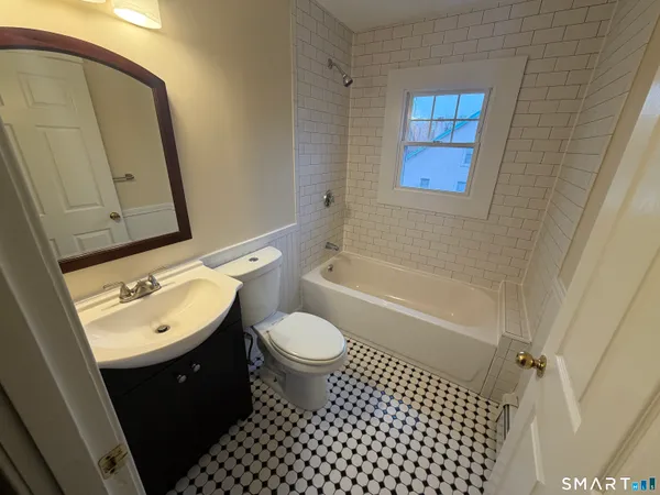 $2,400 | 786 Farmington Avenue, West Hartford, CT 06119