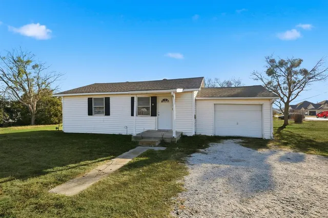 $189,900 | 300 East 6th Street, Krum, TX 76249