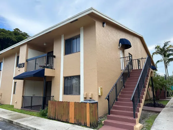 $1,900 | 6031 10th Avenue North, Unit 118, Greenacres, FL 33463