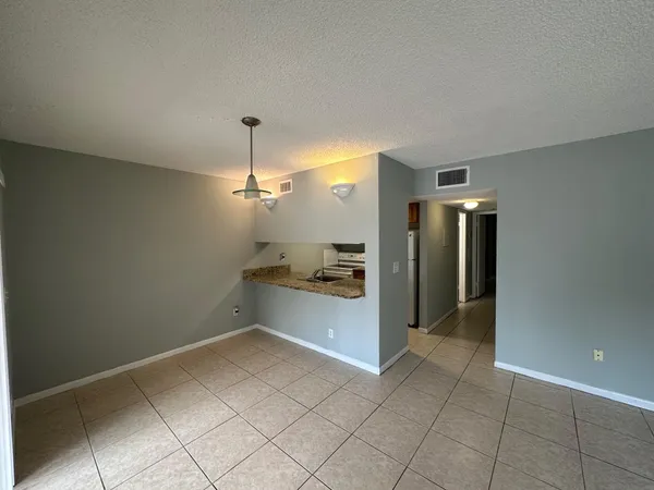 $1,900 | 6031 10th Avenue North, Unit 118, Greenacres, FL 33463