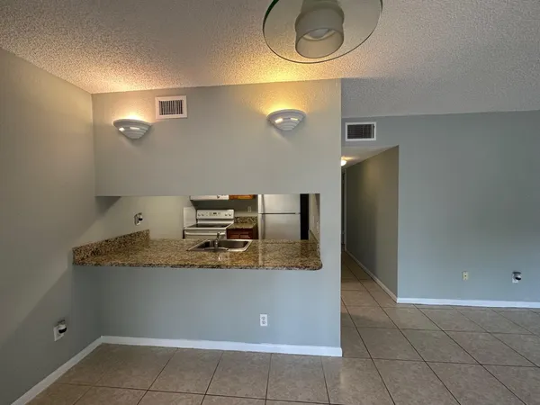 $1,900 | 6031 10th Avenue North, Unit 118, Greenacres, FL 33463