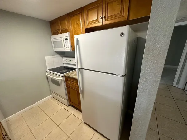 $1,900 | 6031 10th Avenue North, Unit 118, Greenacres, FL 33463