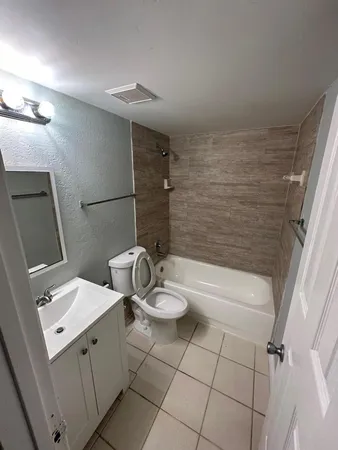 $1,900 | 6031 10th Avenue North, Unit 118, Greenacres, FL 33463