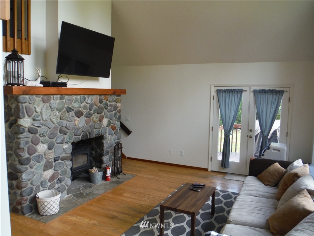 9113 Stringtown Road East Eatonville, WA 98328 - Photo 5 of 12