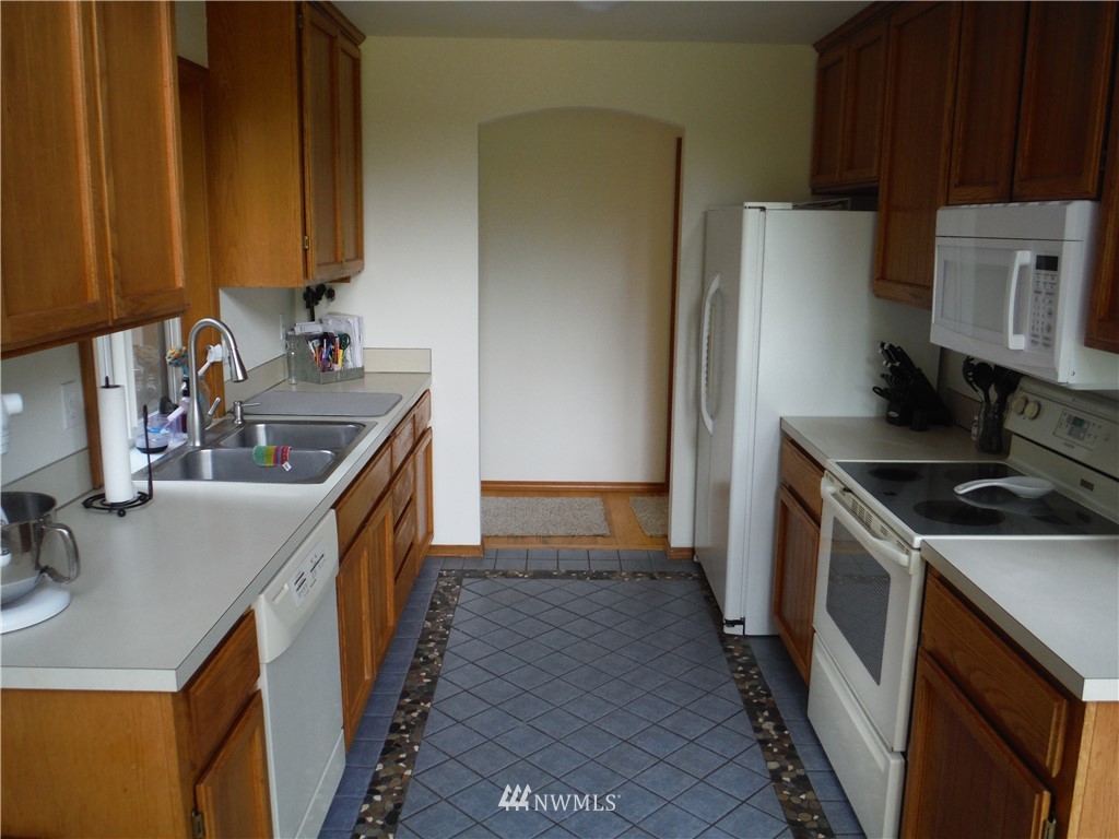 9113 Stringtown Road East Eatonville, WA 98328 - Photo 6 of 12