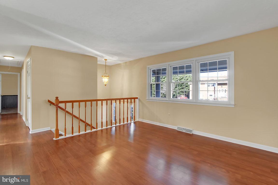 2446 Opal Road York, PA 17408 - Photo 4 of 27 Gallery Image 4