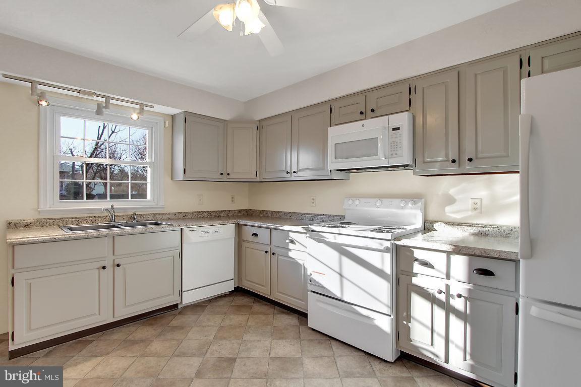 2446 Opal Road York, PA 17408 - Photo 8 of 27 Gallery Image 8