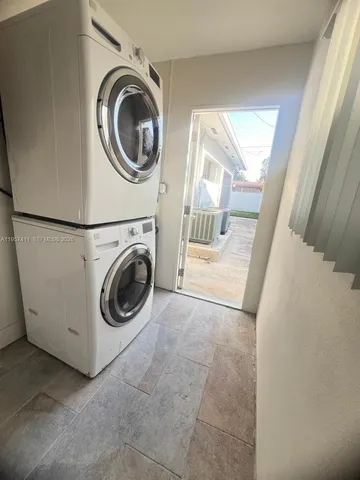 $5,700 | 2726 Southwest 19th Terrace, Unit 2726, Miami, FL 33145