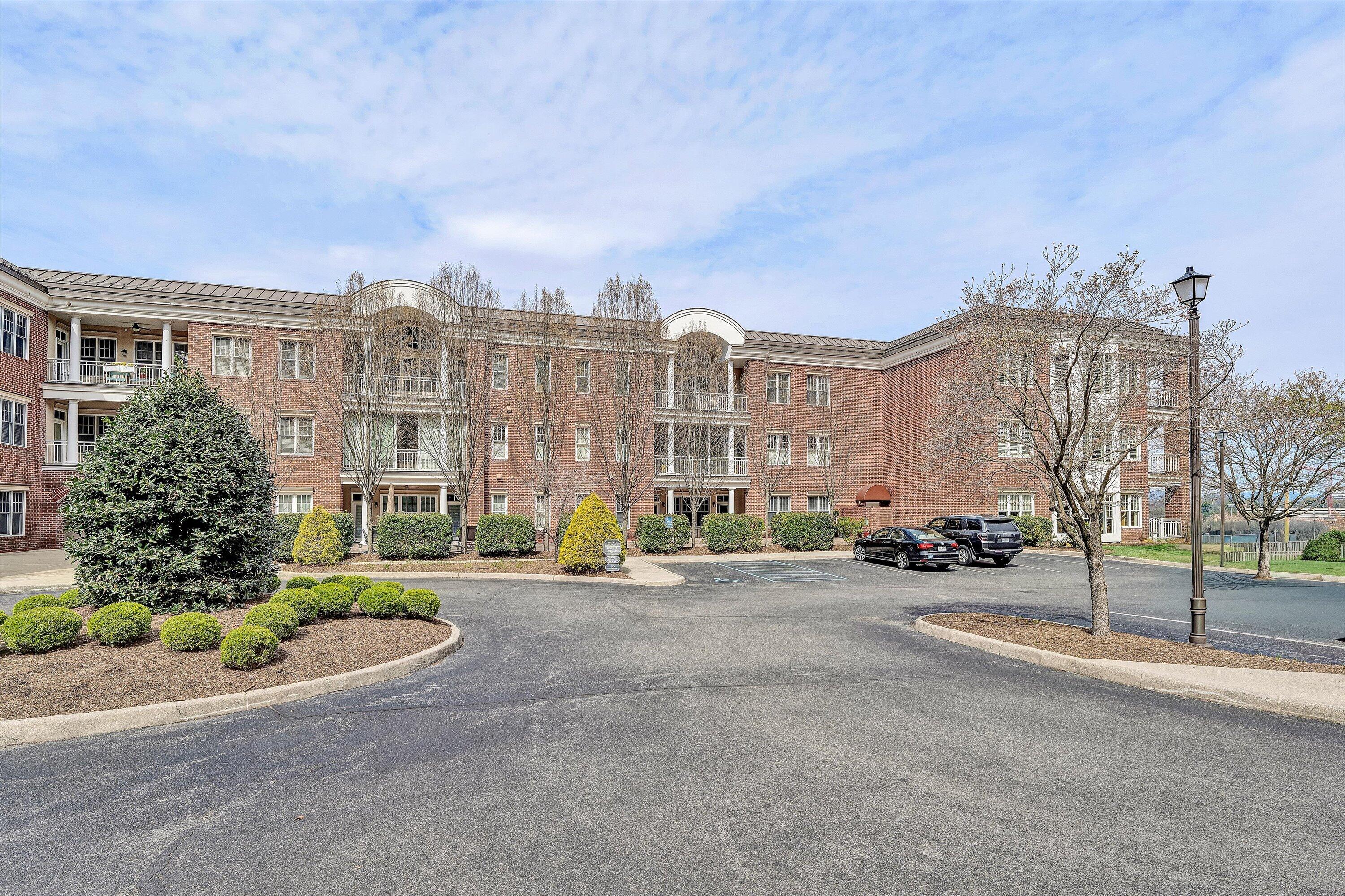 2125 Yellow Mountain Road Southeast, Unit 111 Roanoke, VA 24014 - Photo 2 of 34 02-DSC00097