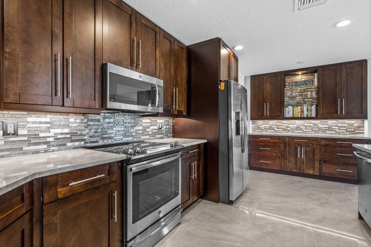6262 Brava Way Boca Raton, FL 33433 - Photo 8 of 42 444