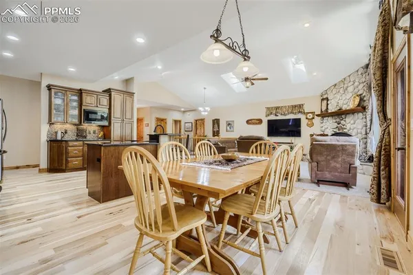 $950,000 | 3550 Conecrest Lane, Colorado Springs, CO 80908