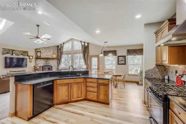 $950,000 | 3550 Conecrest Lane, Colorado Springs, CO 80908