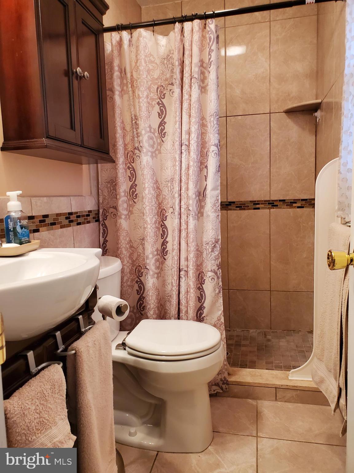 9833 Post Oak Road Spotsylvania, VA 22551 - Photo 22 of 25 Master Bath / Shower