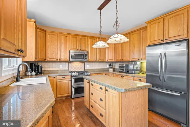 $990,000 | 220 Hickory Lane, Mullica Hill, NJ 08062