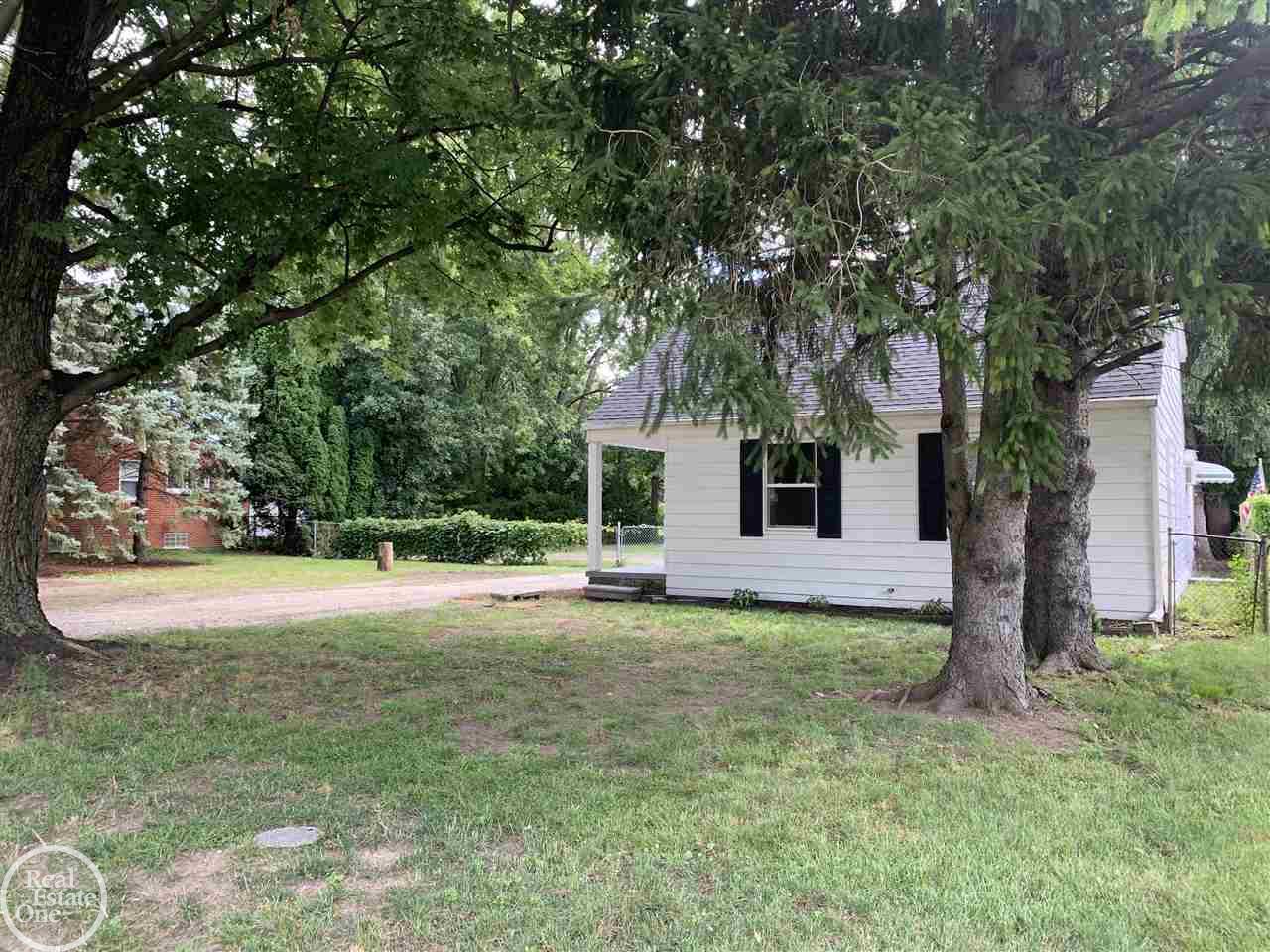 13420 Frazho Road Warren, MI 48089 - Photo 30 of 37 50021293-29.JPG