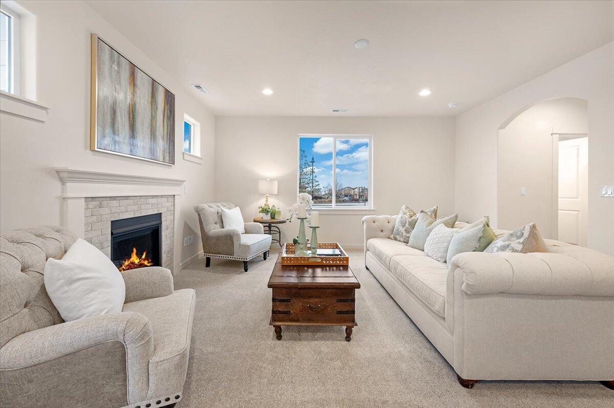 1139 Rutherford Drive, Unit 23 Medford, OR 97504 - Photo 10 of 17 Middleton - Living Room 2