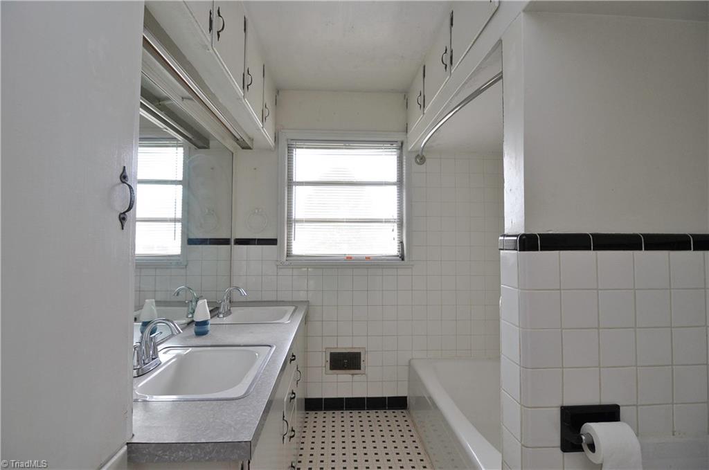 2823 Enterprise Road Lexington, NC 27295 - Photo 11 of 24 Bathroom also has double sinks.