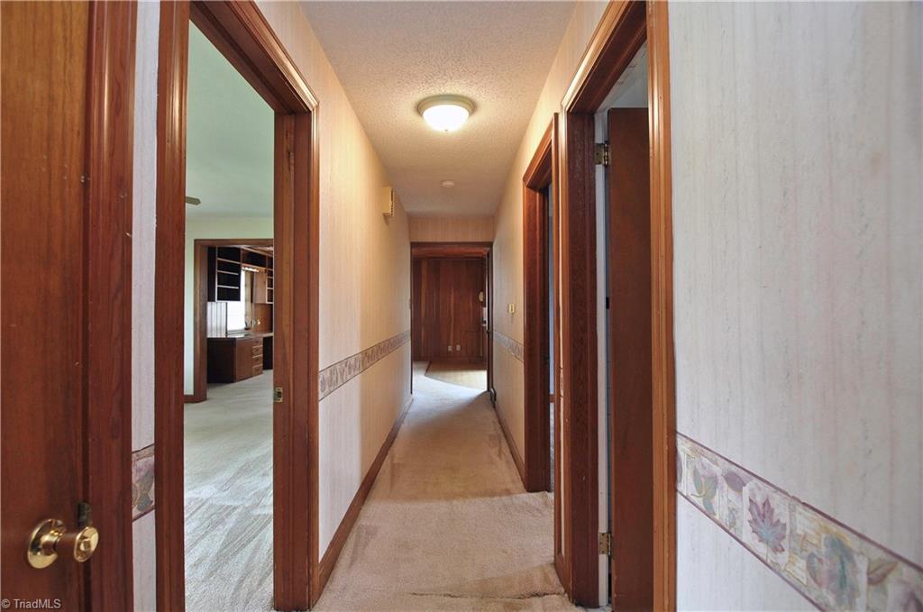 2823 Enterprise Road Lexington, NC 27295 - Photo 16 of 24 Hallway