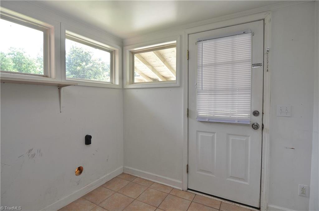 2823 Enterprise Road Lexington, NC 27295 - Photo 17 of 24 Main level laundry room/mud room