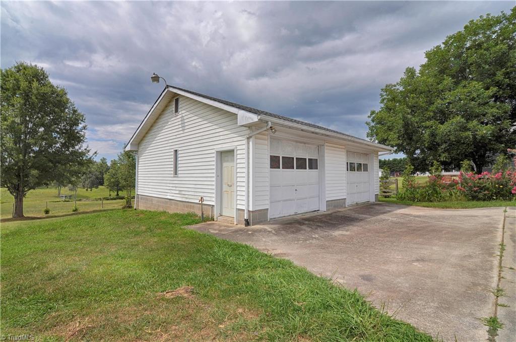 2823 Enterprise Road Lexington, NC 27295 - Photo 22 of 24 Newer 2 car detached garage is 29'4" x 27'4"