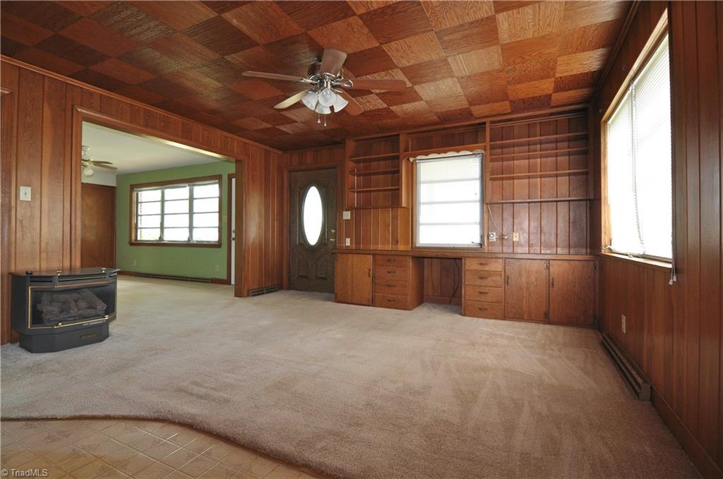 2823 Enterprise Road Lexington, NC 27295 - Photo 7 of 24 Dining area with built in storage and display shelves.