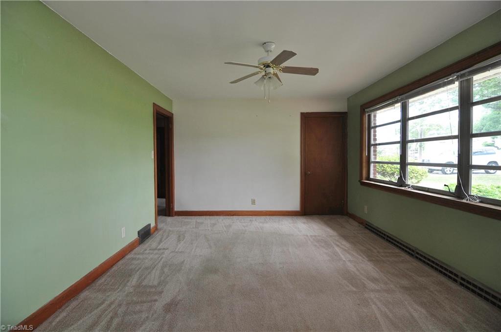 2823 Enterprise Road Lexington, NC 27295 - Photo 8 of 24 Living room
