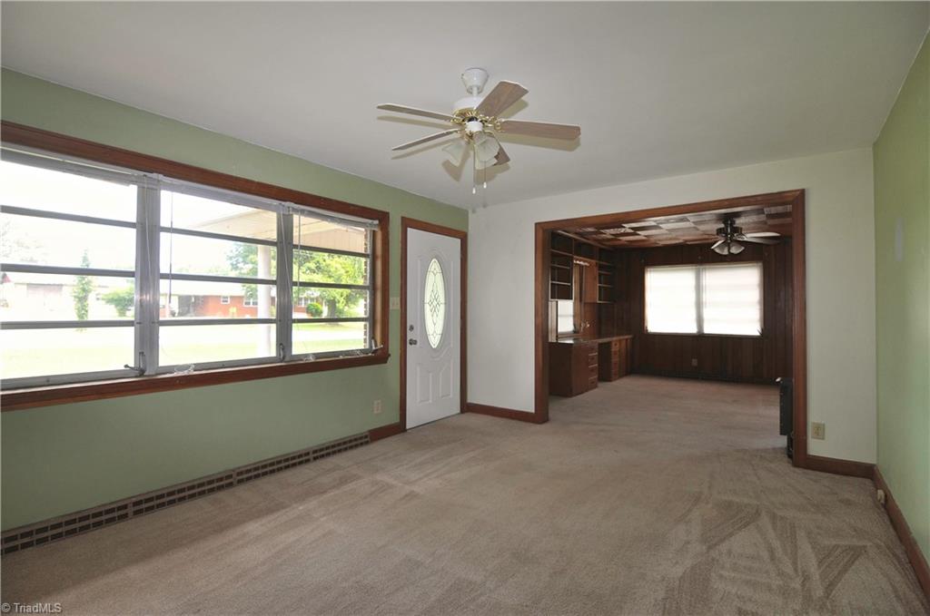 2823 Enterprise Road Lexington, NC 27295 - Photo 9 of 24 Living room