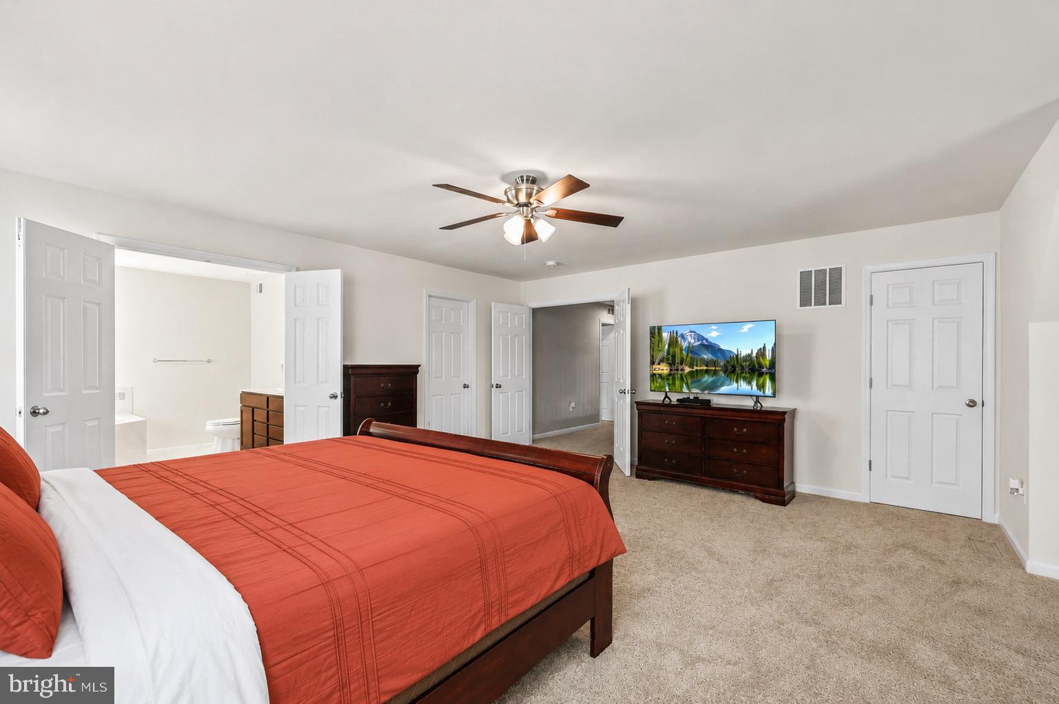 16183 Raptor Crest Lane Woodbridge, VA 22193 - Photo 19 of 51 Spacious bedroom with serene ambiance.