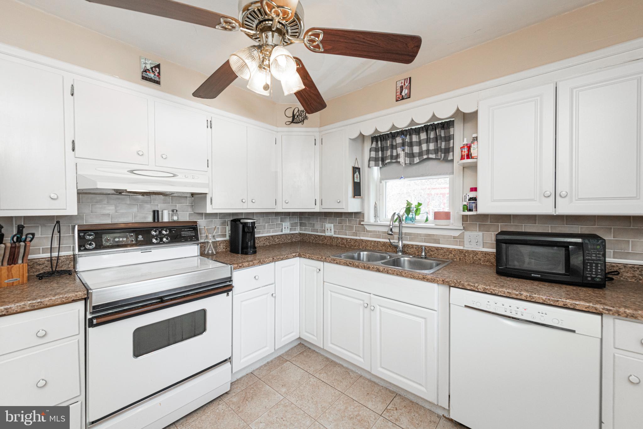 878 Valley Forge Road Phoenixville, PA 19460 - Photo 11 of 26